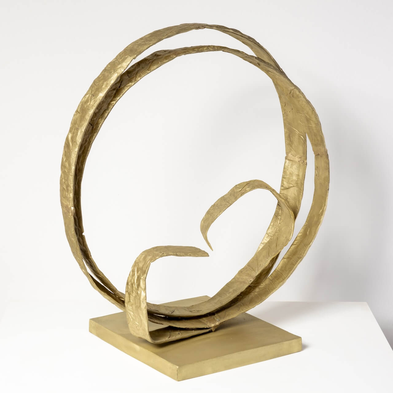 PeaceCircles, Bronzeplastik von Sabine Pelzmann, 2025